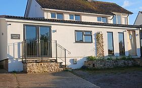Spacious And Sunny Accommodation With Underfloor Heating Throughout